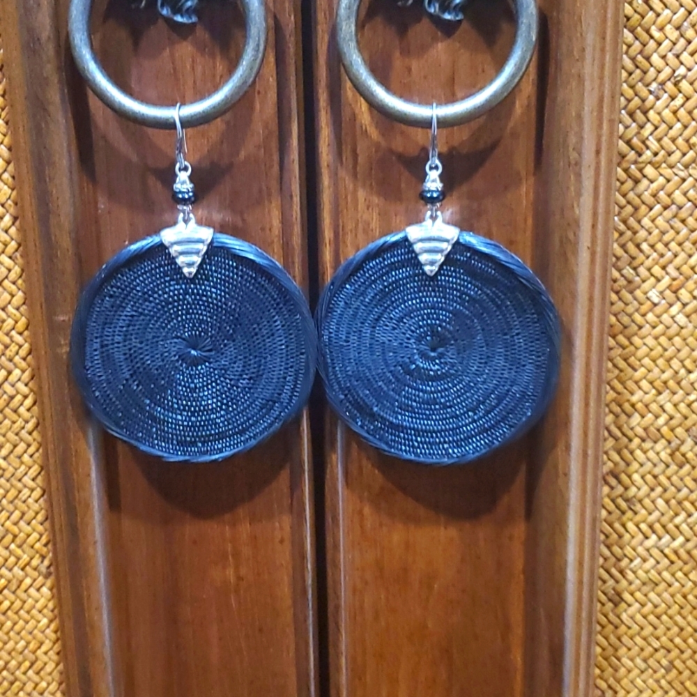 JOHN HARDY RARE HANDMADE BAMBOO STERLING SILVER BLACK ONYX EARRINGS!!